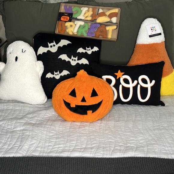 Novogratz Candy Corn Pillow - Picture 4 of 5